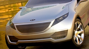 La face avant du concept-car <b>Kia Kue</b> est nouvelle chez Kia. On espre que d'autres modles de la marque s'en inspireront dans le futur. Mais rien non plus de bien rvolutionnaire. On a dj vu des concept-car avec une calandre ouverte et des optiques avant effiles..